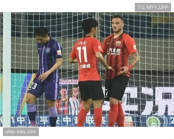 特写：阿贾·威尔逊在拉斯维加斯社区中心主持新篮球场揭幕仪式